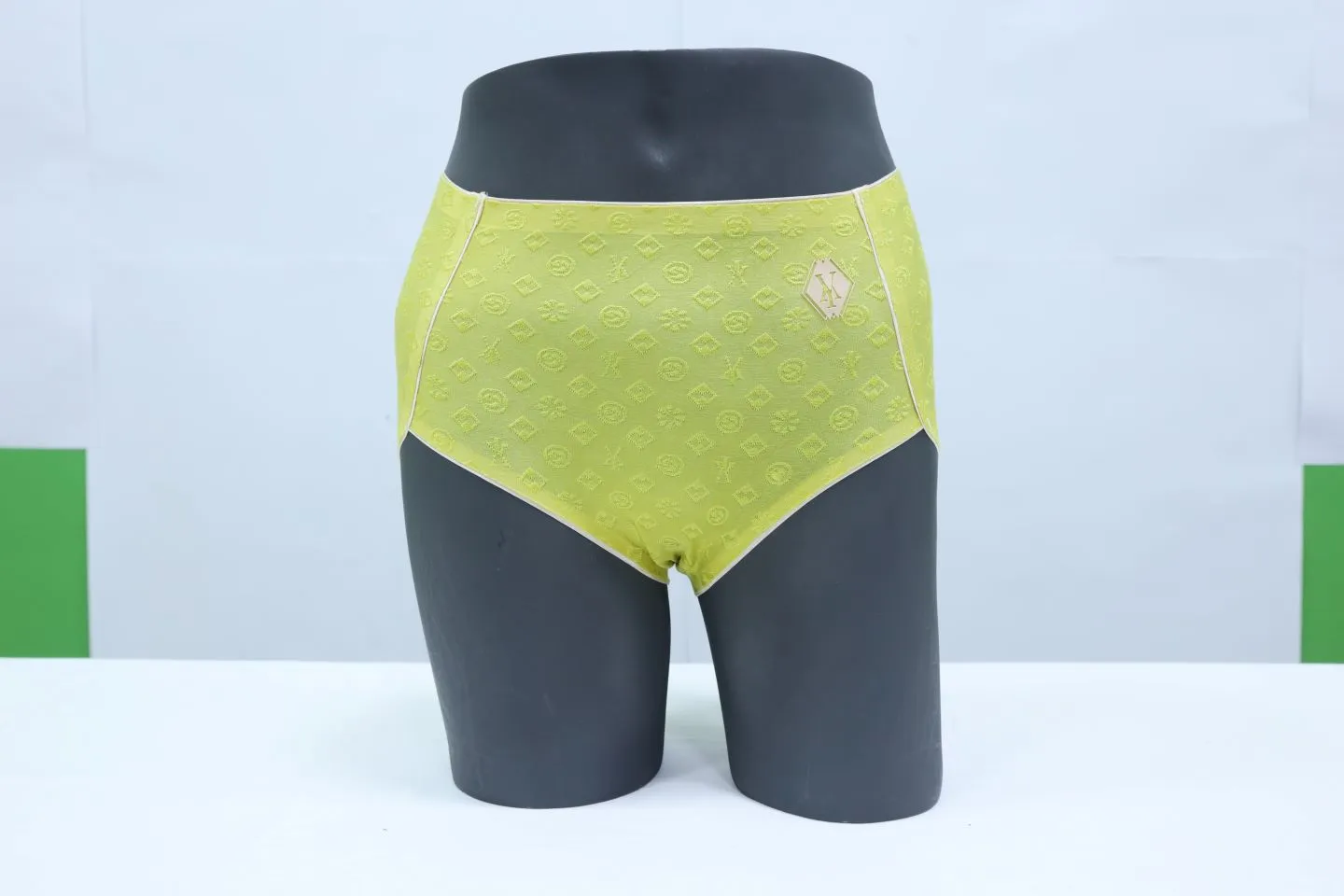 10114 - Elegant High-Rise Patterned Silk Panty