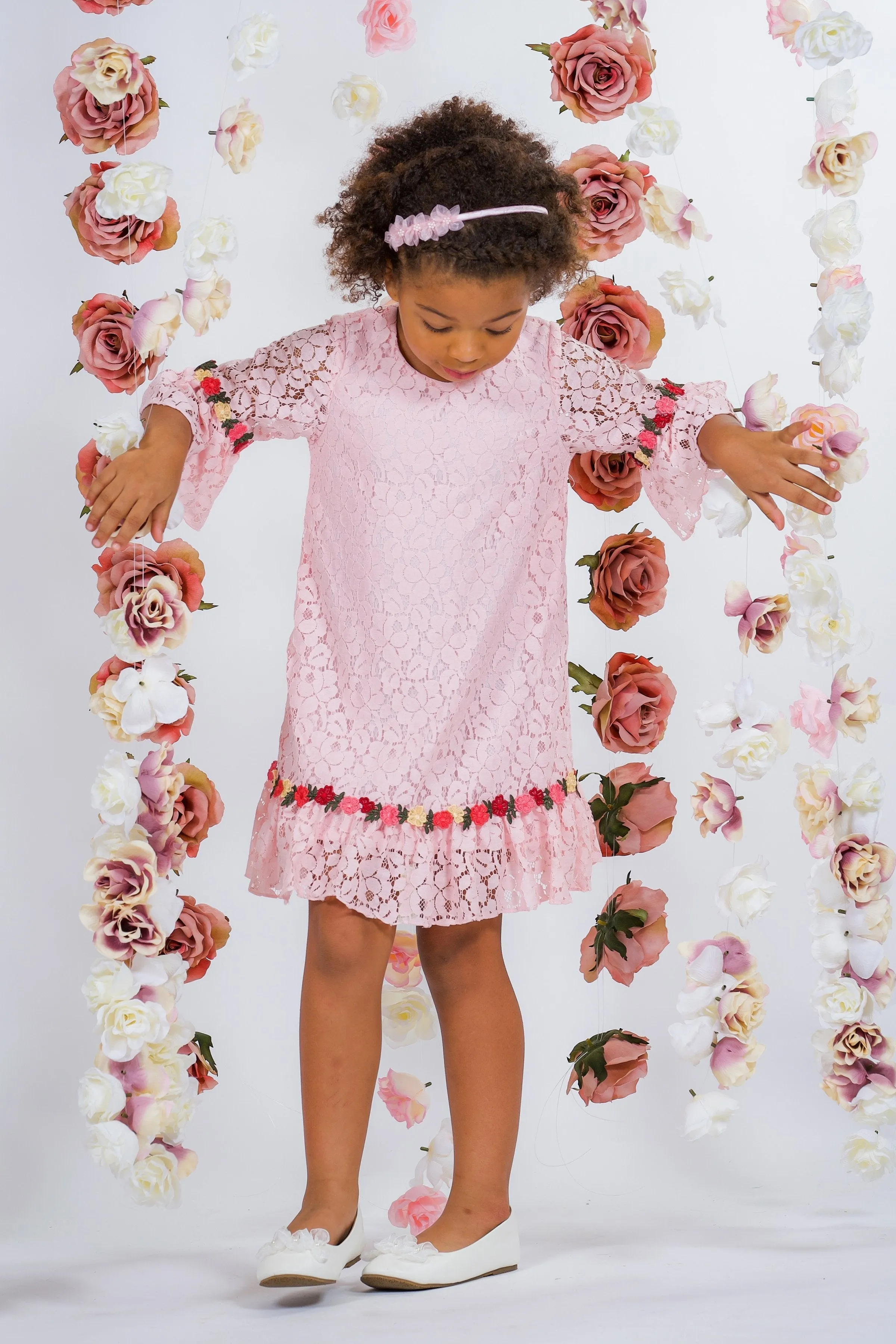 416 Lace Shift Dress W/ Ruffle Sleeves