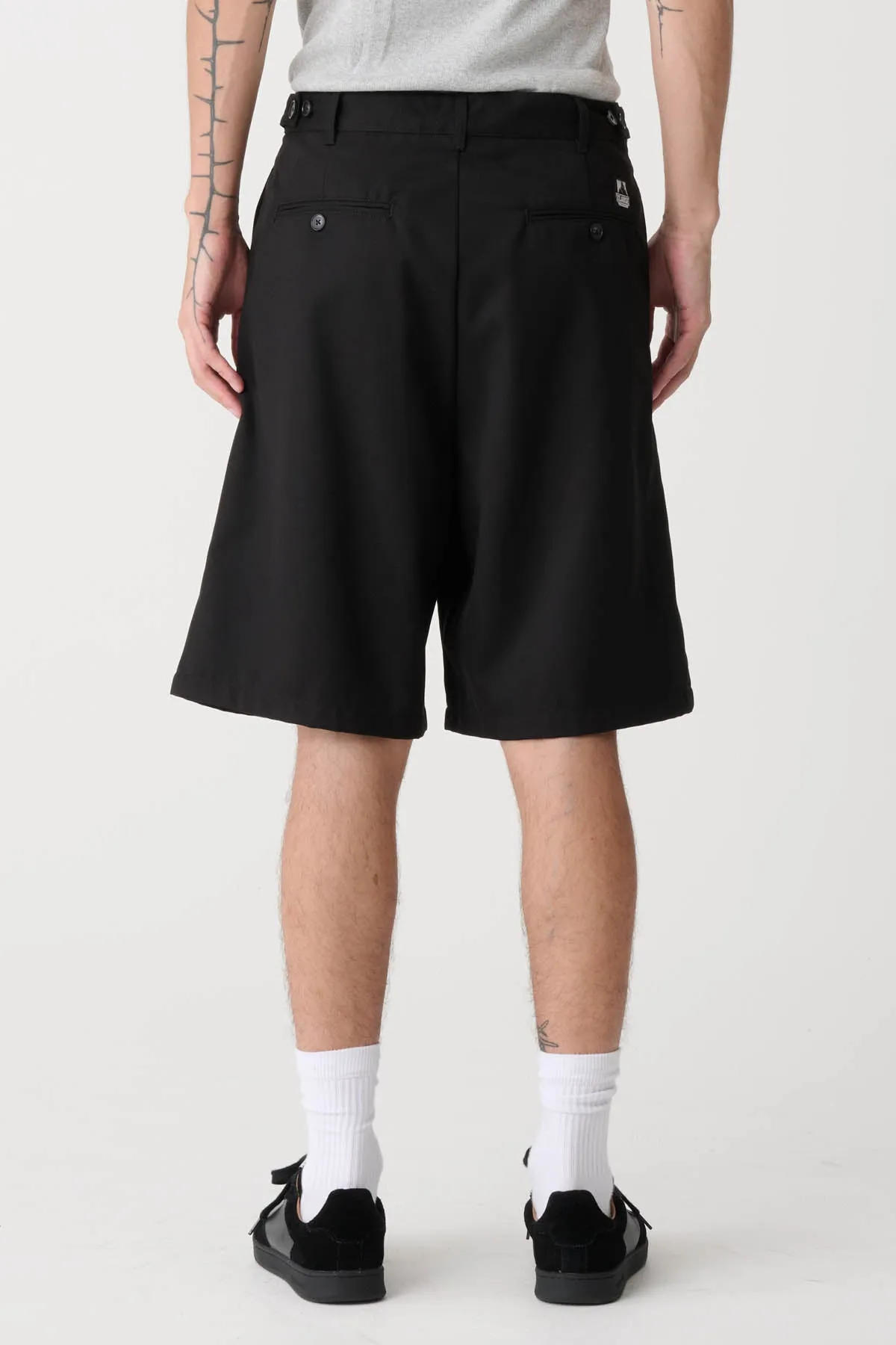 AMPLIFY PLEATED SHORT - BLACK