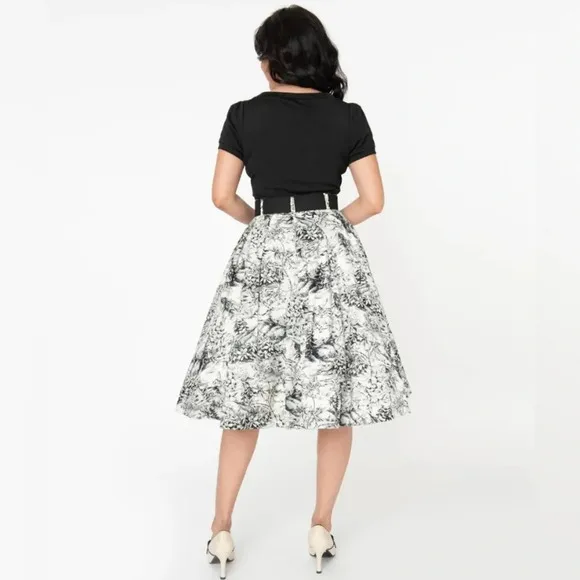 🦋B2G🦋UNIQUE VINTAGE White &amp; Black ToilePrint Waikiki Swing Skirt NWT | MEDIUM