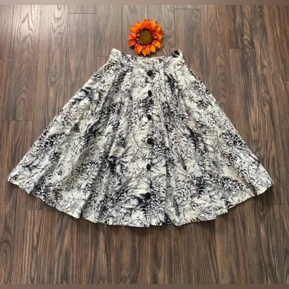 🦋B2G🦋UNIQUE VINTAGE White &amp; Black ToilePrint Waikiki Swing Skirt NWT | MEDIUM