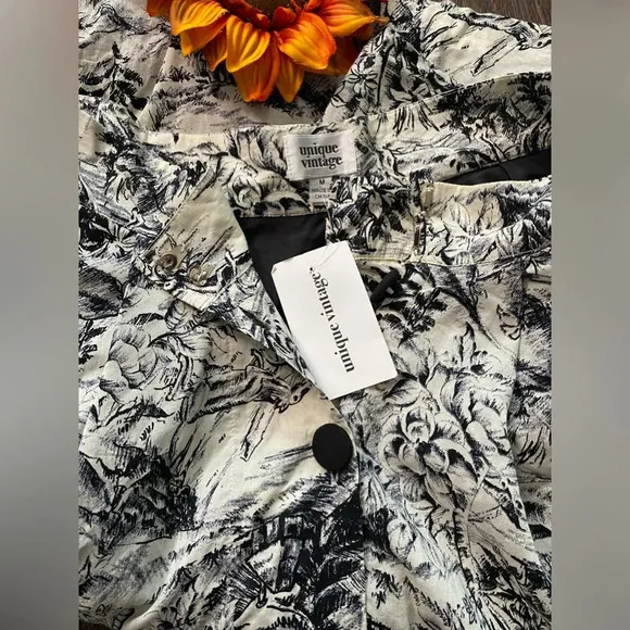🦋B2G🦋UNIQUE VINTAGE White &amp; Black ToilePrint Waikiki Swing Skirt NWT | MEDIUM