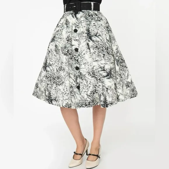 🦋B2G🦋UNIQUE VINTAGE White &amp; Black ToilePrint Waikiki Swing Skirt NWT | MEDIUM