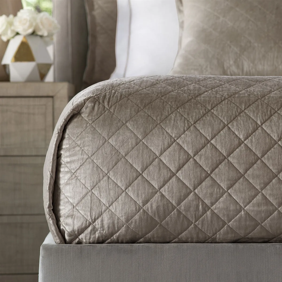 Chloe King Coverlet / Fawn Velvet 112X98
