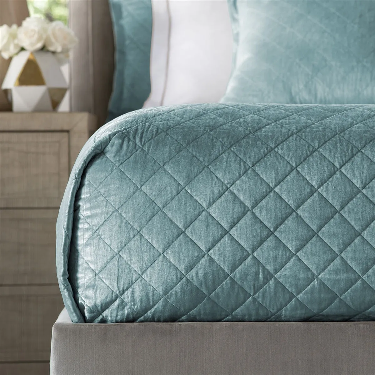 Chloe King Coverlet / Sea Foam Velvet 112X98