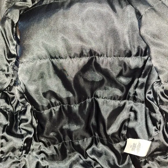 Columbia womens Black and gray pattern and metal clasps hooded ski jacket. NWOT