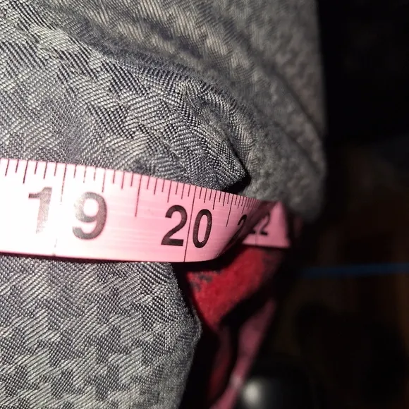 Columbia womens Black and gray pattern and metal clasps hooded ski jacket. NWOT