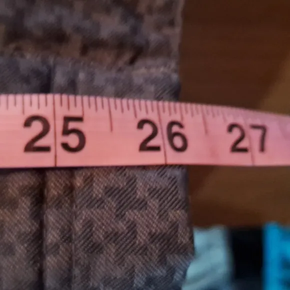 Columbia womens Black and gray pattern and metal clasps hooded ski jacket. NWOT