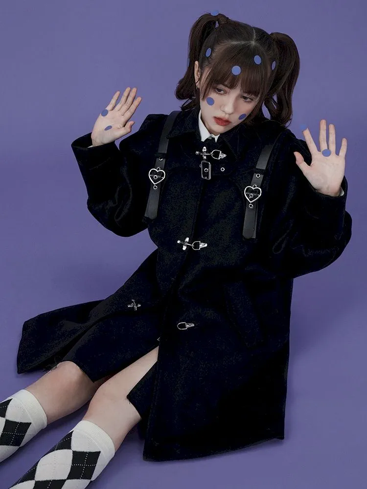 dark metal belt buckle wool quilted coat