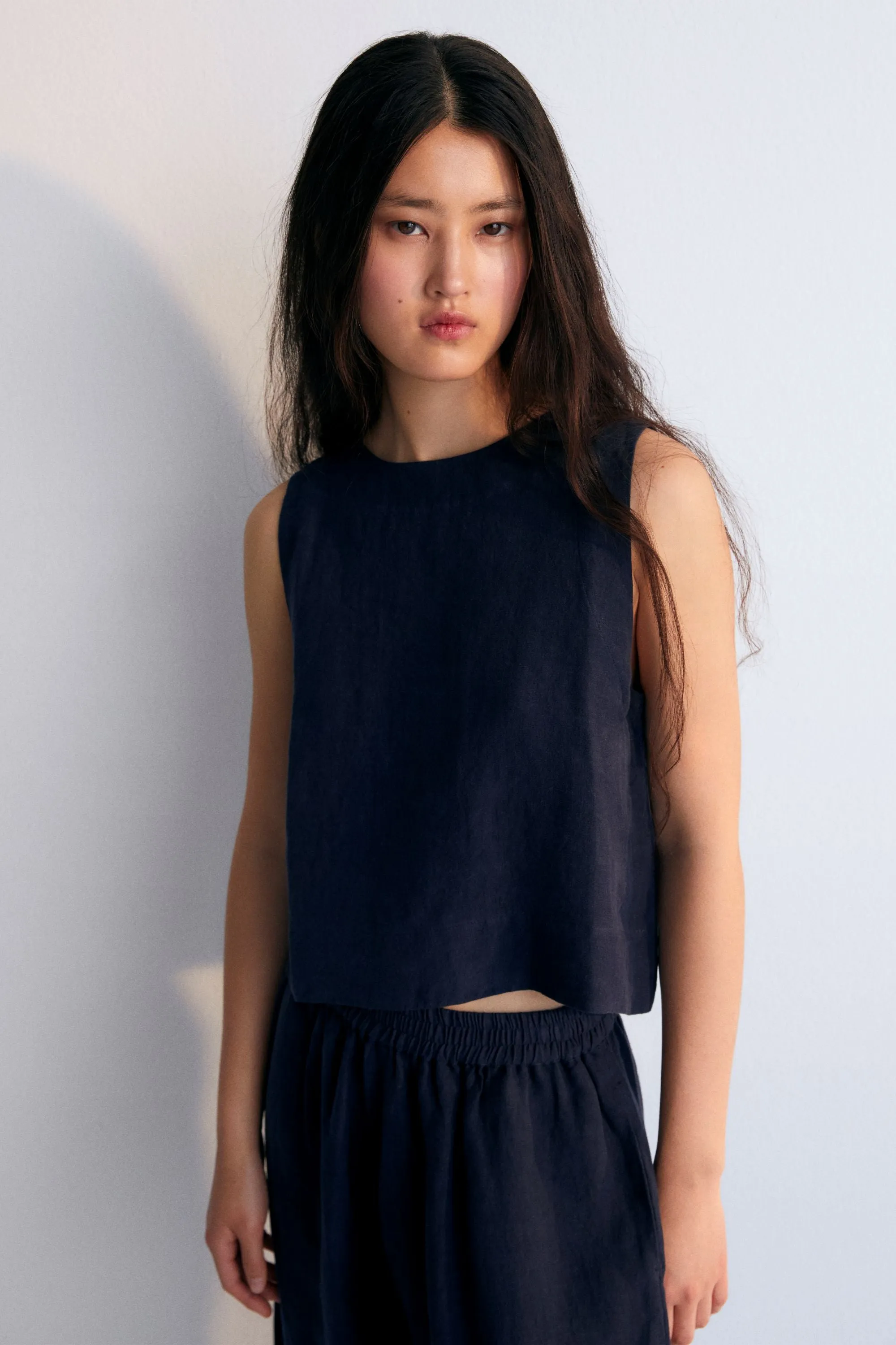 Hera Linen Top in Navy