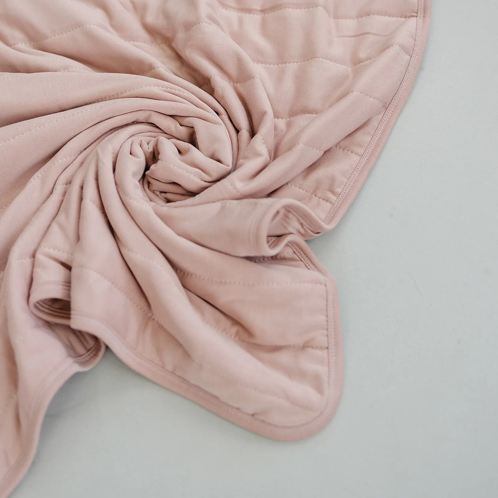 HUGBUG Bamboo Blush Quilt Blanket