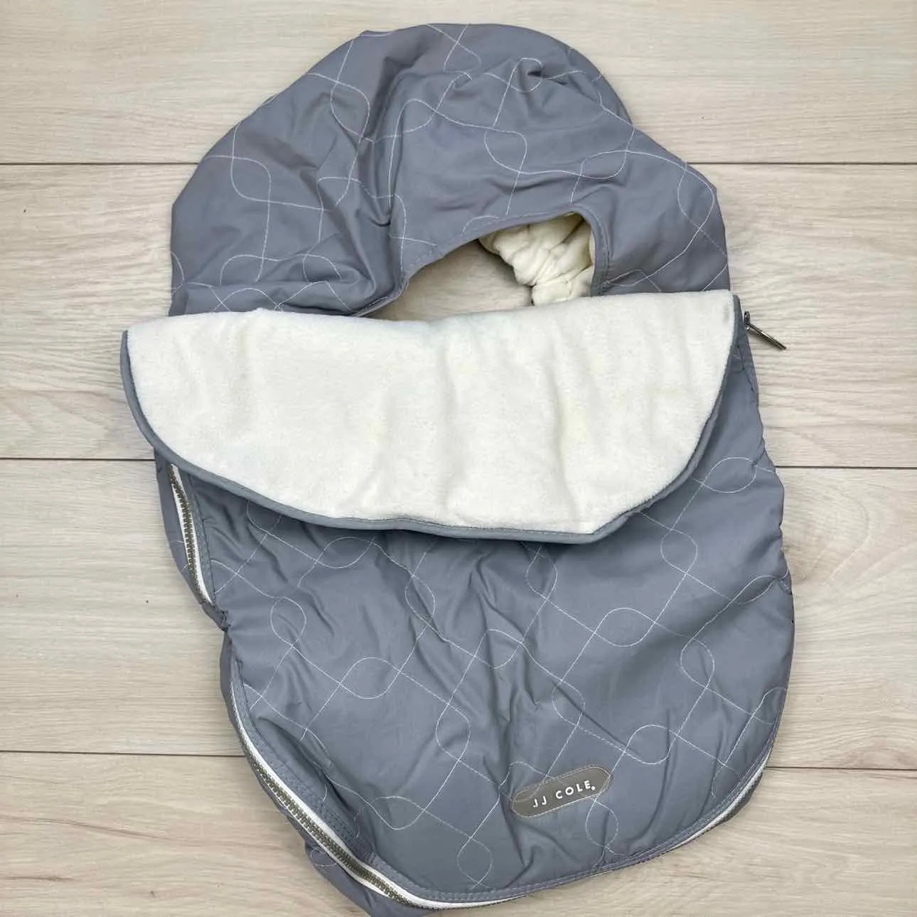 JJ Cole CAR SEAT ACCESSORIES