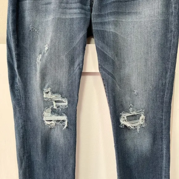 Judy Blue Boyfriend Fit Medium Wash Distressed Jean