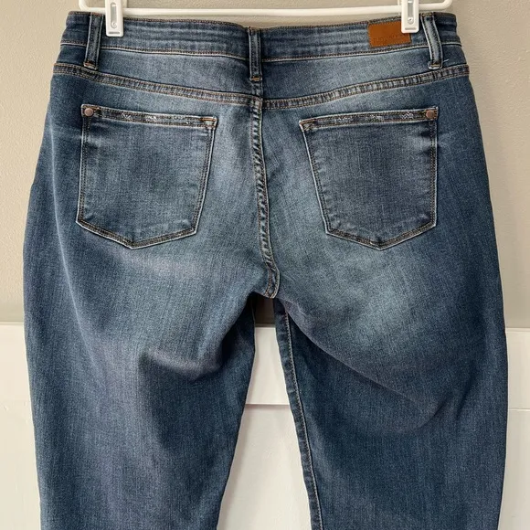 Judy Blue Boyfriend Fit Medium Wash Distressed Jean