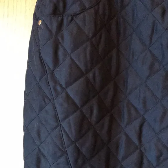 New Vivienne Tam size 10 black silk lined quilted mini 17.5” skirt gold accents