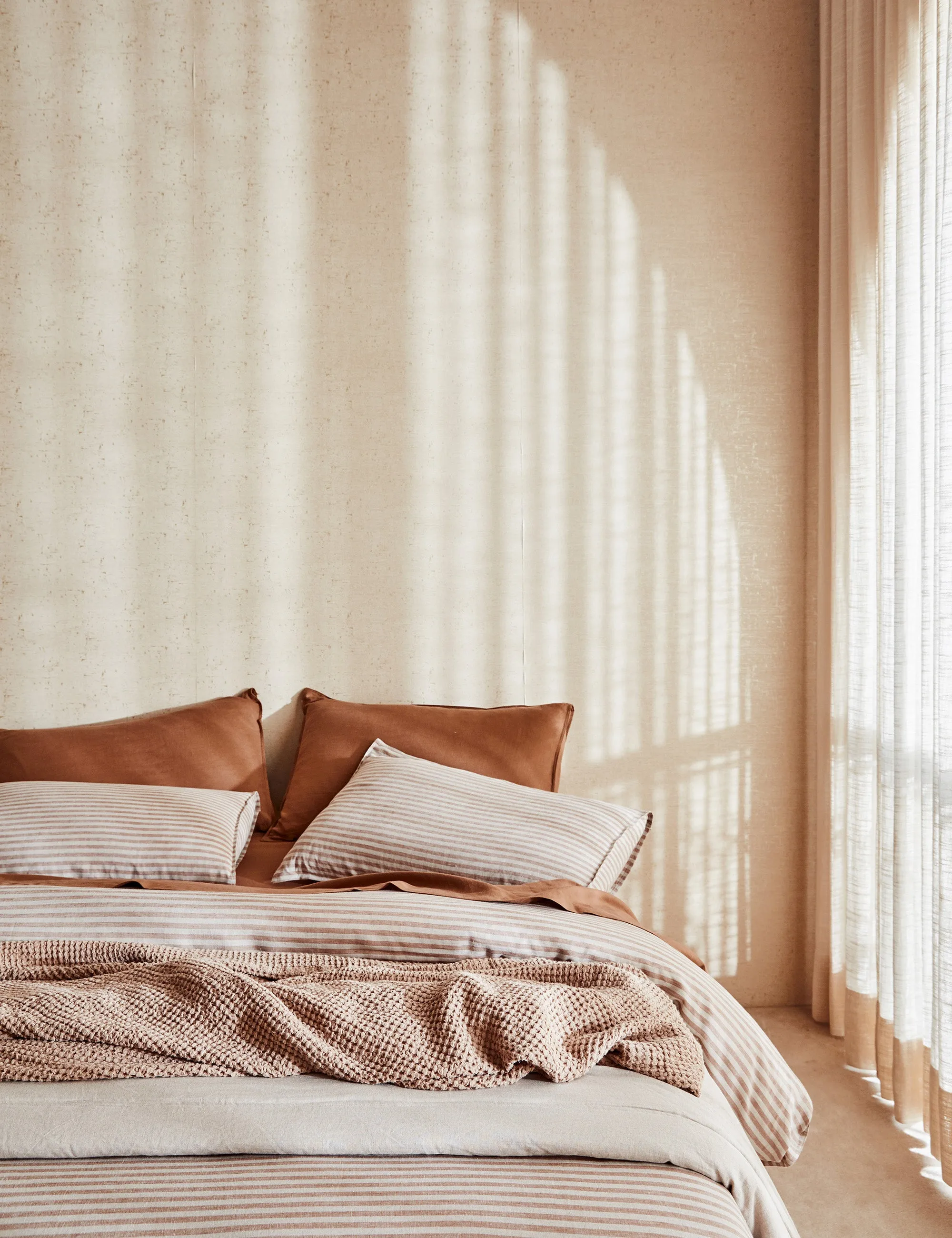 REVERSIBLE QUILTED BEDCOVER SET | WHITE/NATURAL