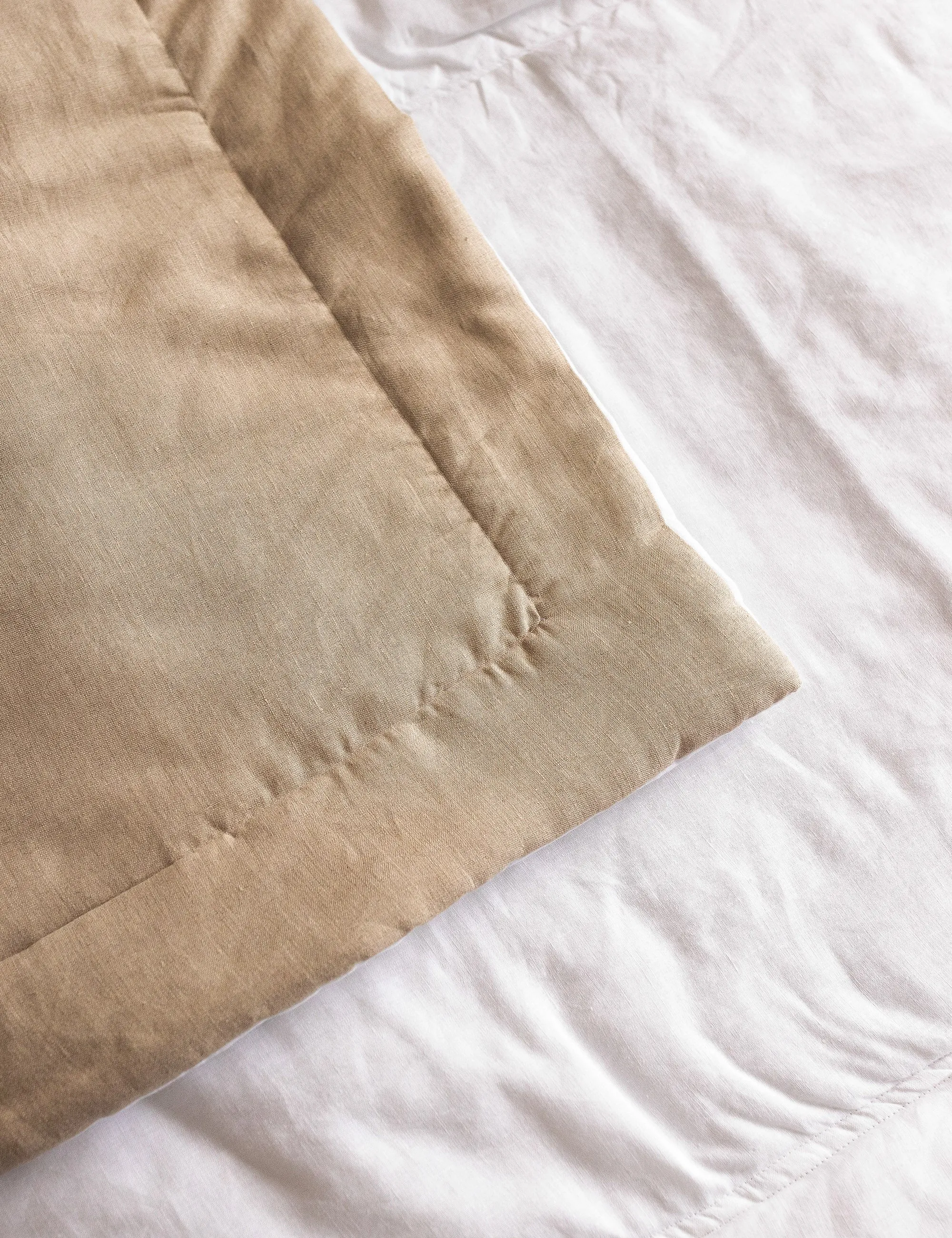 REVERSIBLE QUILTED BEDCOVER SET | WHITE/NATURAL