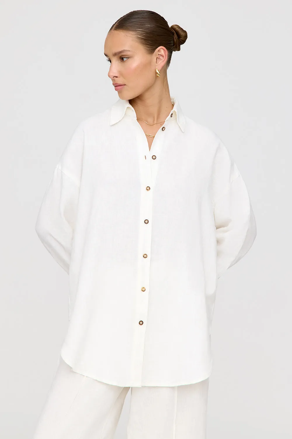 THE ESSENTIAL LINEN SHIRT - COCONUT MILK