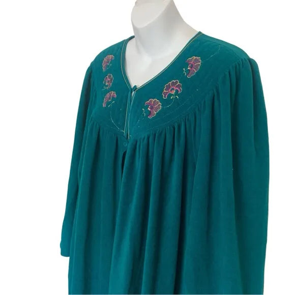 Vanity Fair Vintage Embroidered Fleece Housecoat Robe Size XXL